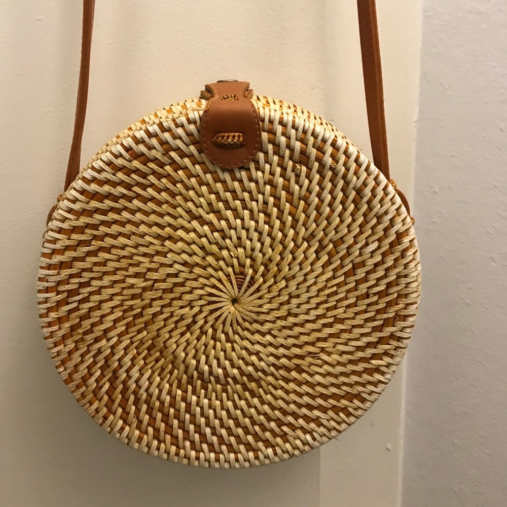 Round rattan wicker bag w/ batik pattern inside